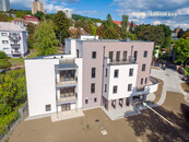 Pronájem luxusně zrekonstruovaného Atelieru 1kk ve vile Anna ul. Bělehradská, Ústí nd Labem, cena 13700 CZK / objekt / měsíc, nabízí 