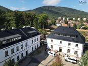 Pronájem, podkrovní byt 3+kk, 66 m2, Osek, ul. Tovární, cena 14000 CZK / objekt / měsíc, nabízí 