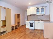 Prodej bytu 1kk se zasklenou lodžií, 21 m2, ulice Hoření, Ústí nad Labem, cena 1990010 CZK / objekt, nabízí 