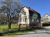 Prodám dvougenerační rodinný dům na hezkém místě s další samostatnou garáží a velkým pozemkem, cena cena v RK, nabízí 