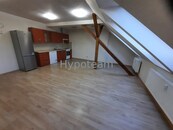 2+KK, podkrovní byt, 75 m2, Jateční ul. Ústí nad Labem, cena 11500 CZK / objekt / měsíc, nabízí 